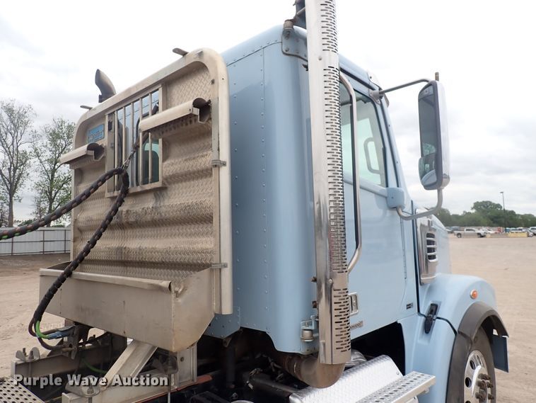 image for item DJ5674 2012 Freightliner Coronado SD  semi truck