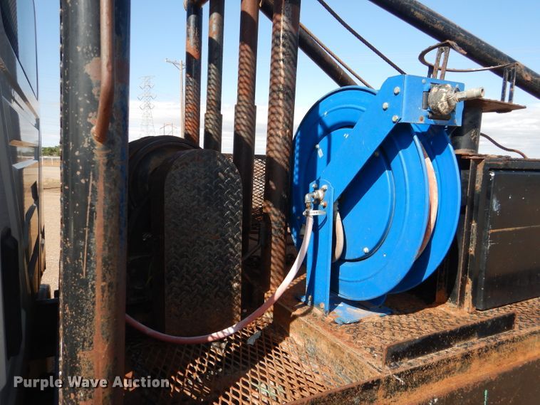 image for item DJ8845 2011 International DuraStar 4400  winch truck