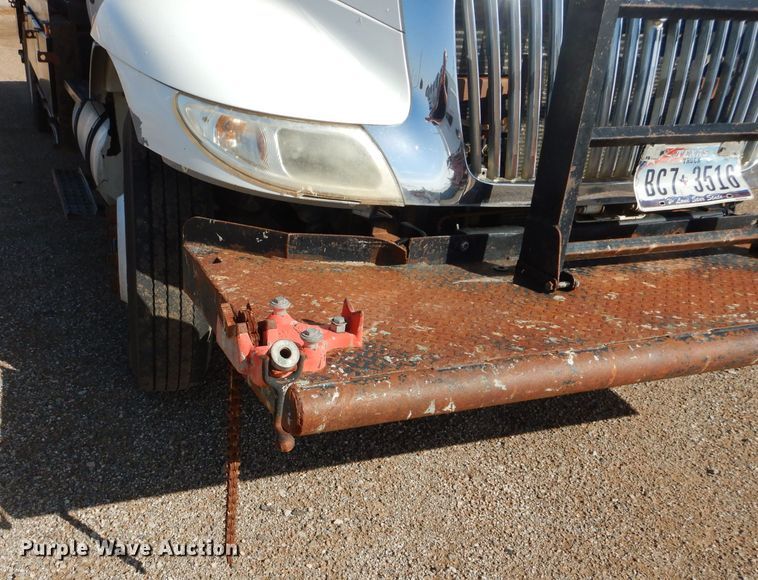 image for item DJ8845 2011 International DuraStar 4400  winch truck