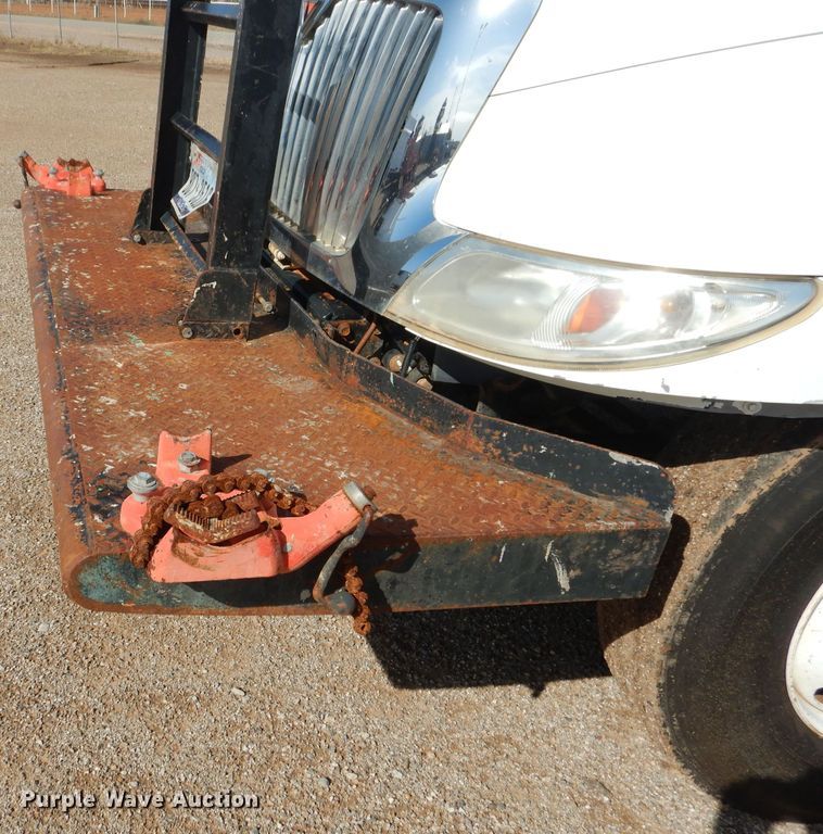 image for item DJ8845 2011 International DuraStar 4400  winch truck