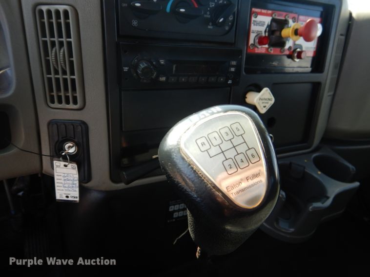 image for item DJ8845 2011 International DuraStar 4400  winch truck