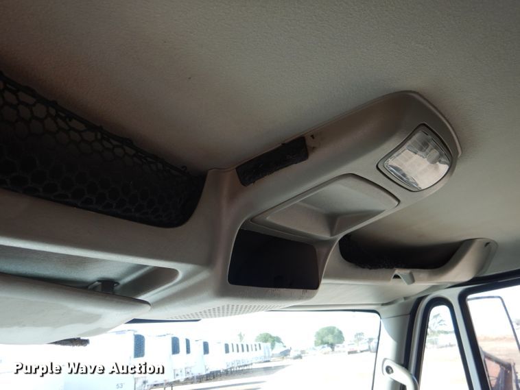 image for item DJ8845 2011 International DuraStar 4400  winch truck