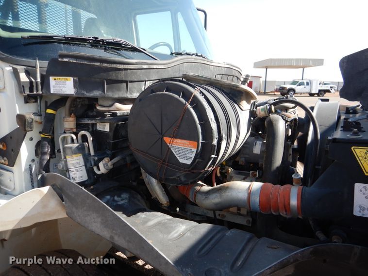 image for item DJ8845 2011 International DuraStar 4400  winch truck