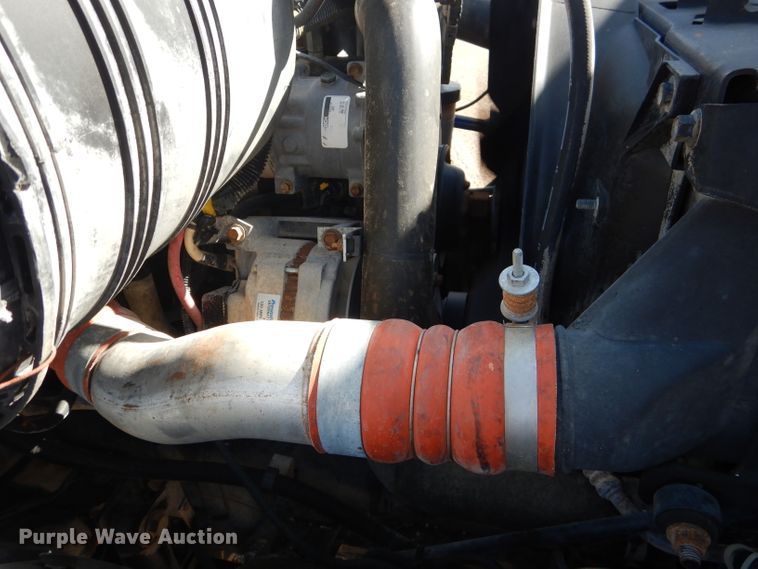 image for item DJ8845 2011 International DuraStar 4400  winch truck