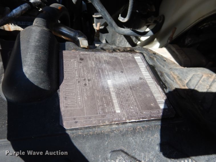 image for item DJ8845 2011 International DuraStar 4400  winch truck