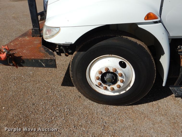 image for item DJ8845 2011 International DuraStar 4400  winch truck