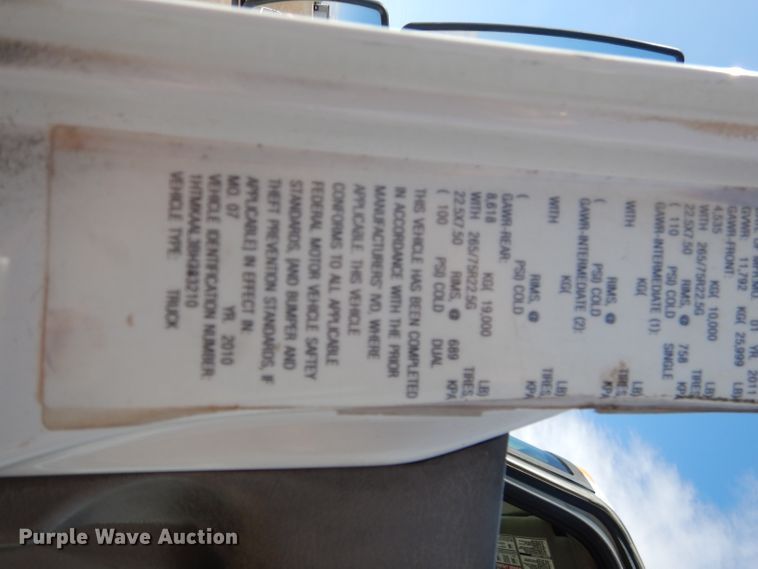 image for item DJ8845 2011 International DuraStar 4400  winch truck