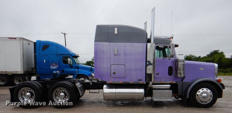 image for item DK5680 2000 Peterbilt 378  semi truck
