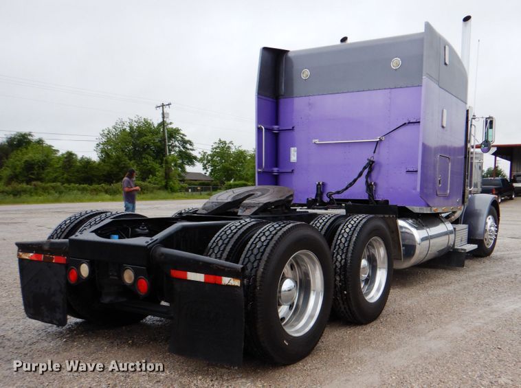 image for item DK5680 2000 Peterbilt 378  semi truck