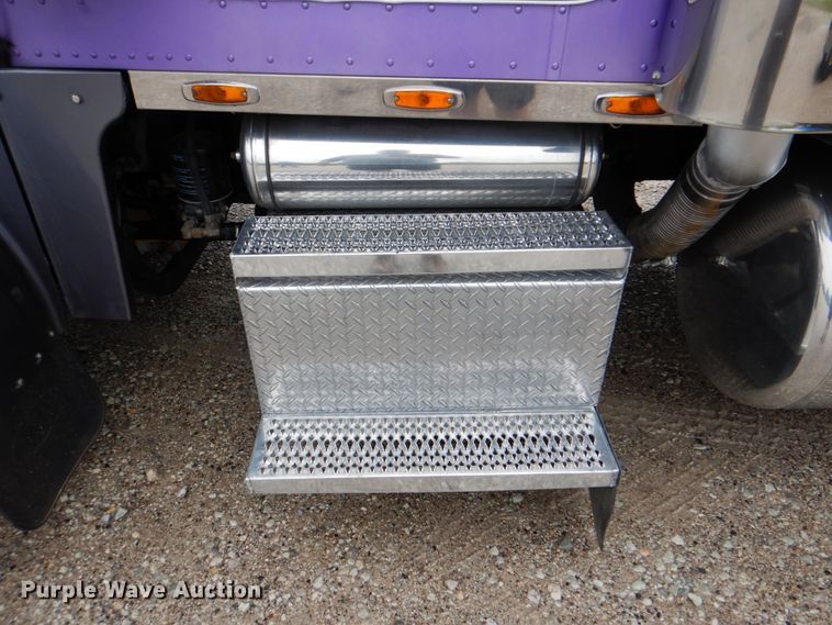 image for item DK5680 2000 Peterbilt 378  semi truck