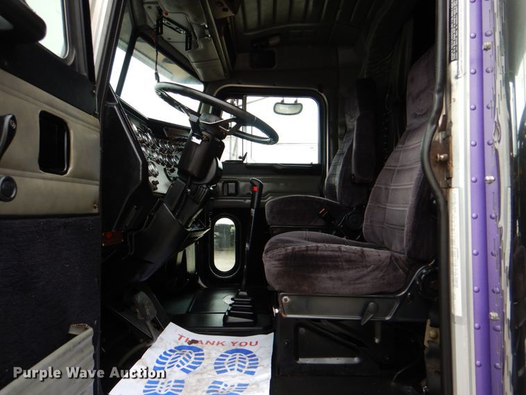 image for item DK5680 2000 Peterbilt 378  semi truck