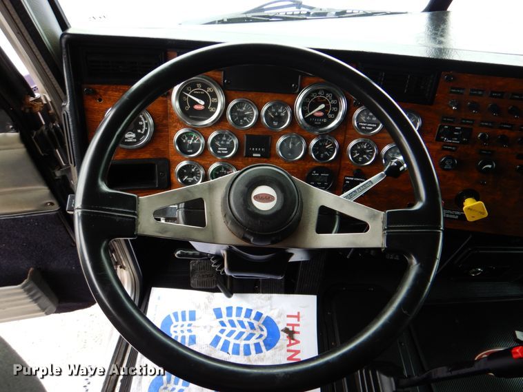 image for item DK5680 2000 Peterbilt 378  semi truck