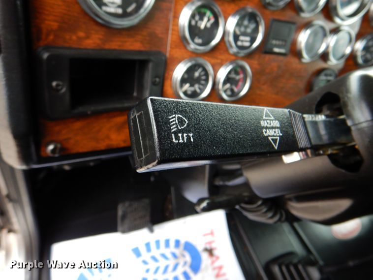 image for item DK5680 2000 Peterbilt 378  semi truck