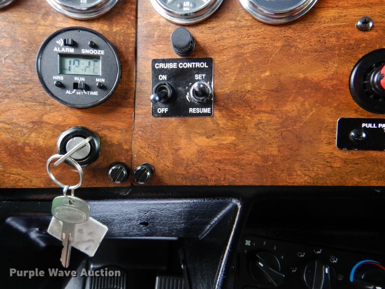 image for item DK5680 2000 Peterbilt 378  semi truck