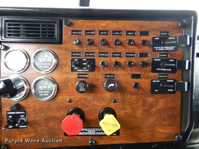 image for item DK5680 2000 Peterbilt 378  semi truck