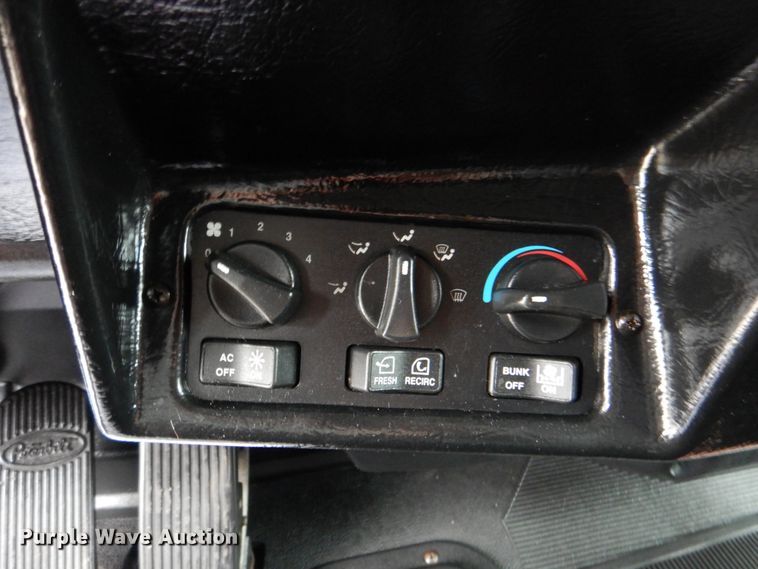 image for item DK5680 2000 Peterbilt 378  semi truck