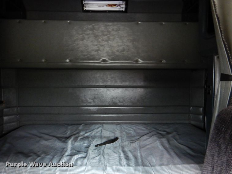 image for item DK5680 2000 Peterbilt 378  semi truck