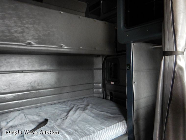 image for item DK5680 2000 Peterbilt 378  semi truck