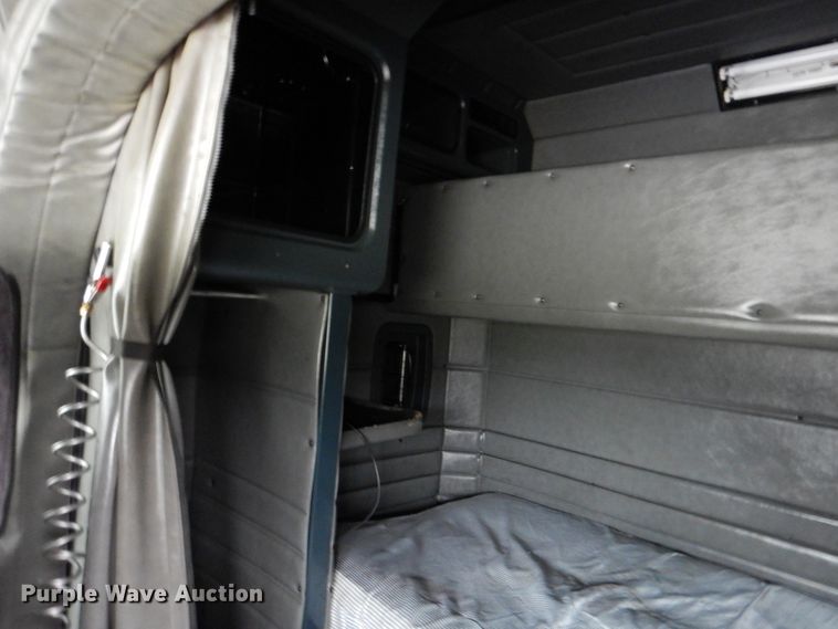 image for item DK5680 2000 Peterbilt 378  semi truck