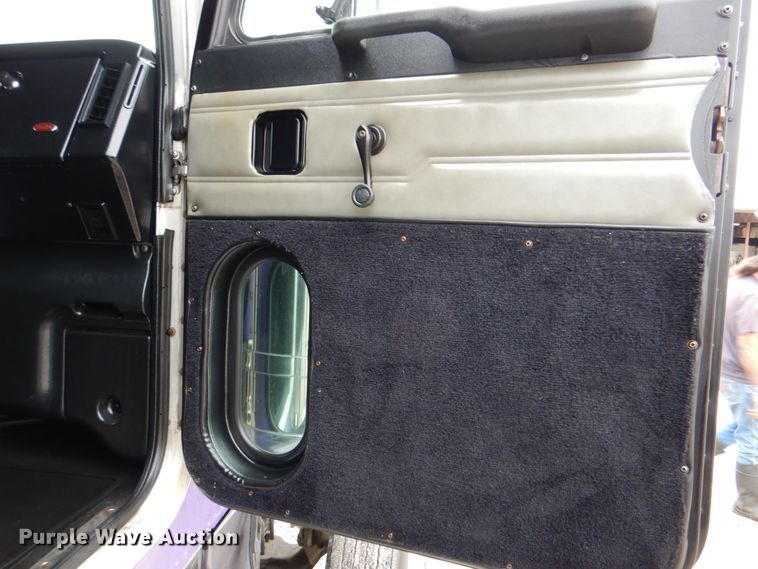 image for item DK5680 2000 Peterbilt 378  semi truck