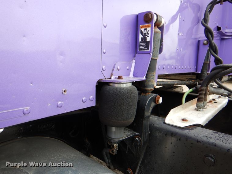 image for item DK5680 2000 Peterbilt 378  semi truck