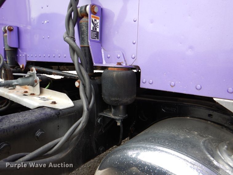 image for item DK5680 2000 Peterbilt 378  semi truck