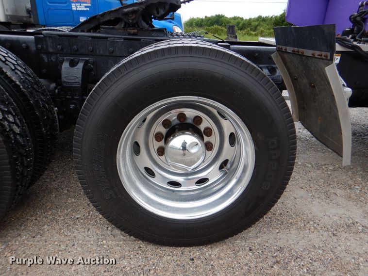 image for item DK5680 2000 Peterbilt 378  semi truck