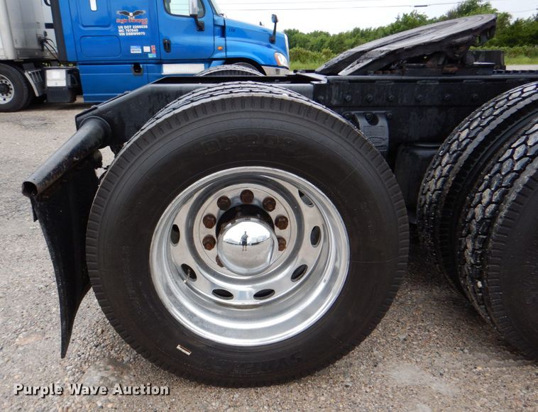 image for item DK5680 2000 Peterbilt 378  semi truck