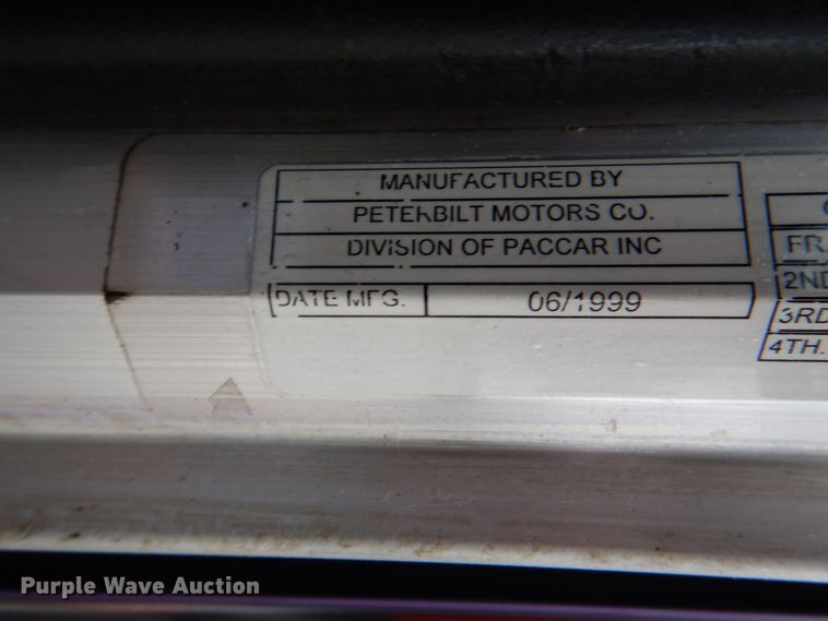 image for item DK5680 2000 Peterbilt 378  semi truck