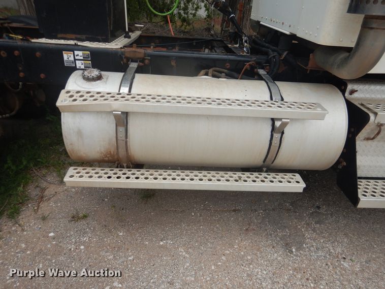 image for item DL0277 2006 Kenworth W900  semi truck