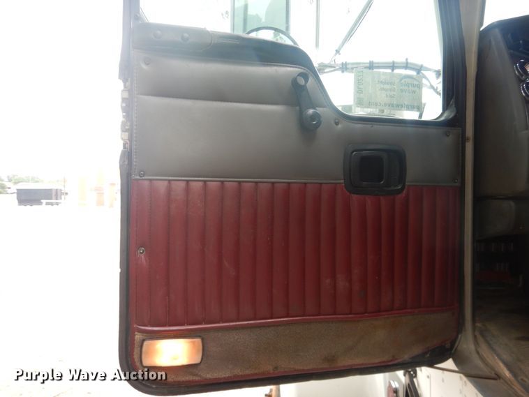 image for item DL0277 2006 Kenworth W900  semi truck