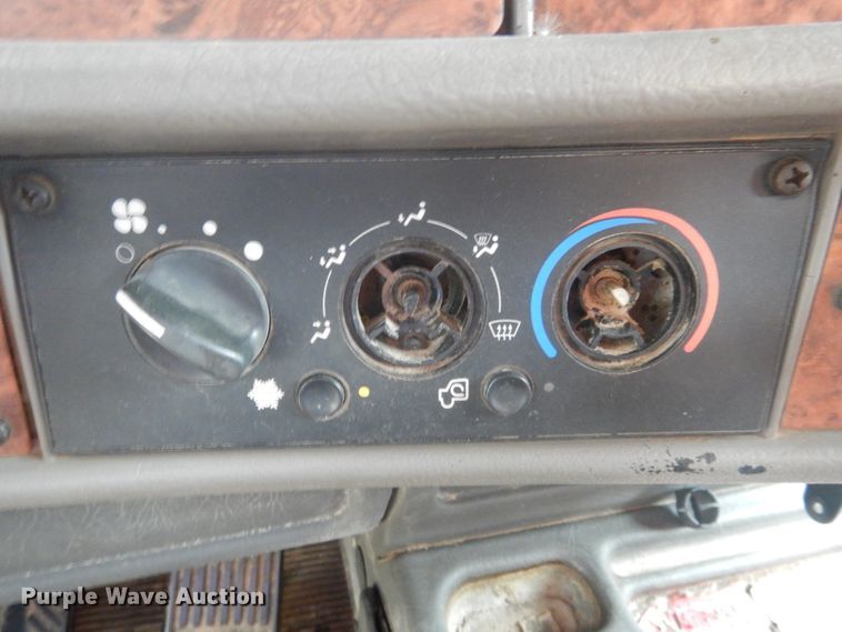 image for item DL0277 2006 Kenworth W900  semi truck