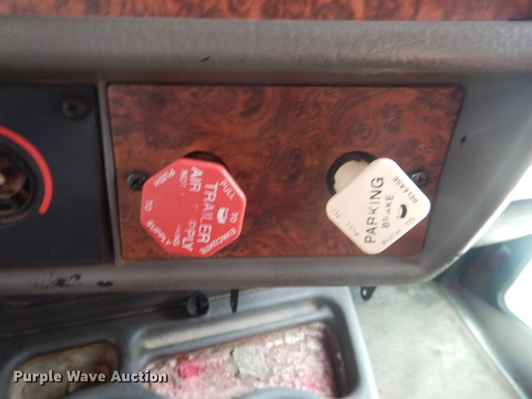 image for item DL0277 2006 Kenworth W900  semi truck