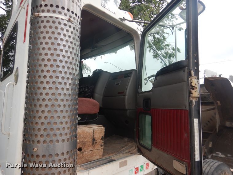 image for item DL0277 2006 Kenworth W900  semi truck