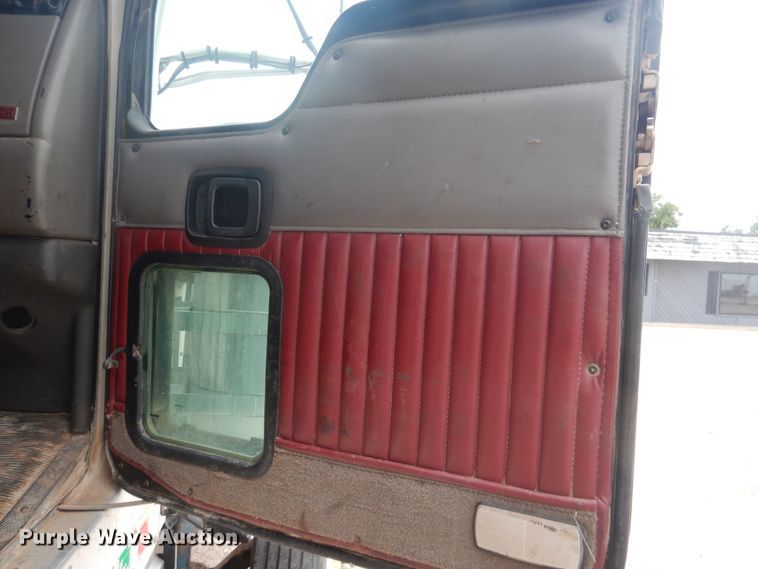 image for item DL0277 2006 Kenworth W900  semi truck