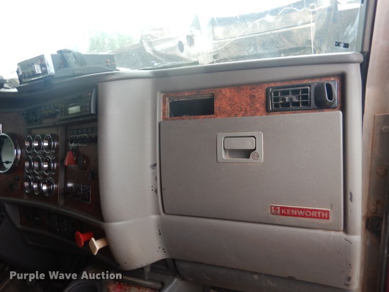 image for item DL0277 2006 Kenworth W900  semi truck