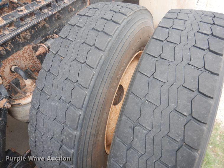 image for item DL0277 2006 Kenworth W900  semi truck