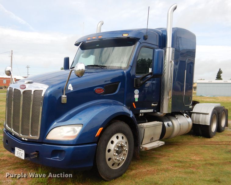 image for item DL0278 2013 Peterbilt 579  semi truck