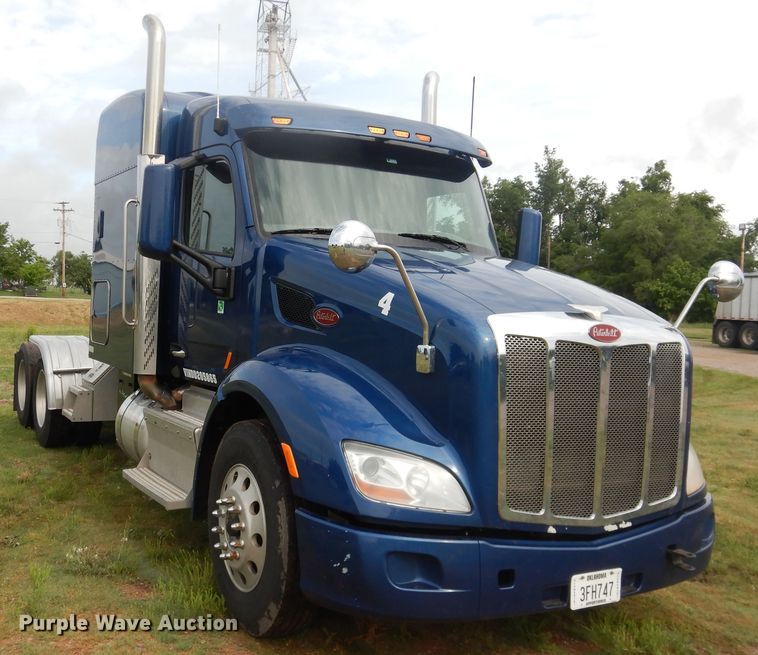 image for item DL0278 2013 Peterbilt 579  semi truck