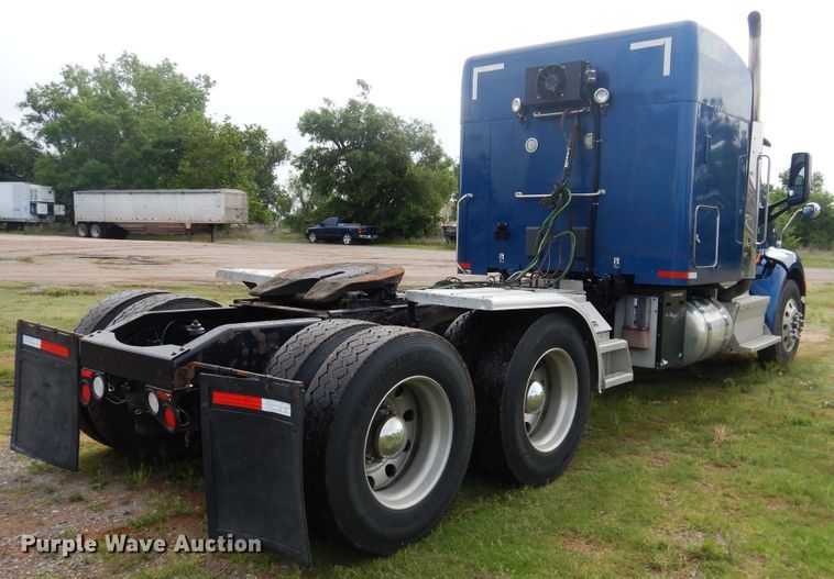 image for item DL0278 2013 Peterbilt 579  semi truck