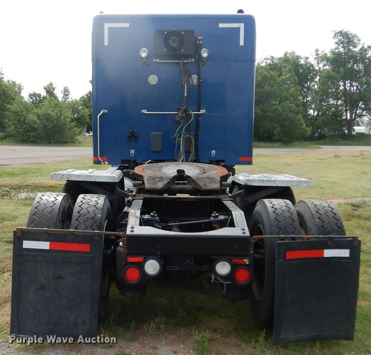 image for item DL0278 2013 Peterbilt 579  semi truck