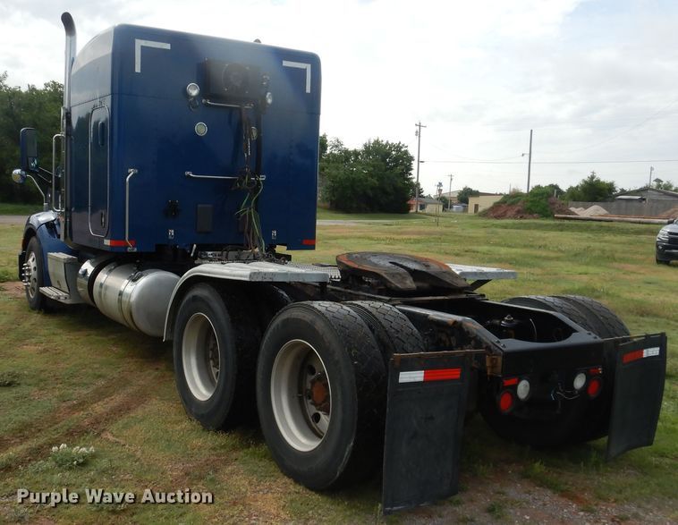 image for item DL0278 2013 Peterbilt 579  semi truck