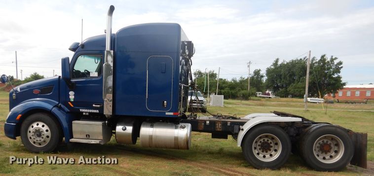 image for item DL0278 2013 Peterbilt 579  semi truck
