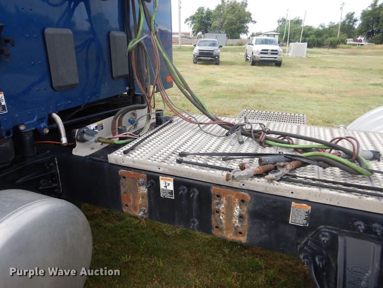 image for item DL0278 2013 Peterbilt 579  semi truck