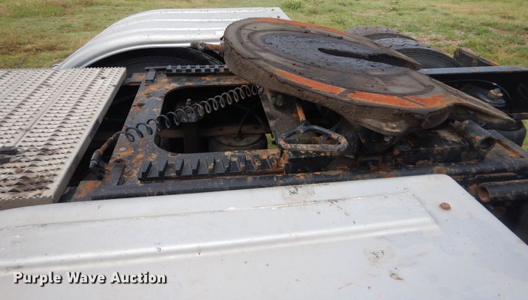 image for item DL0278 2013 Peterbilt 579  semi truck