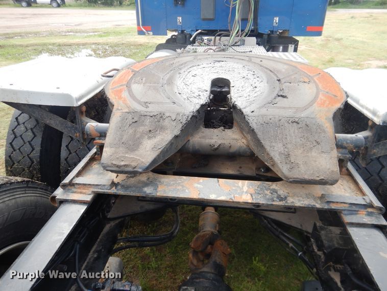 image for item DL0278 2013 Peterbilt 579  semi truck