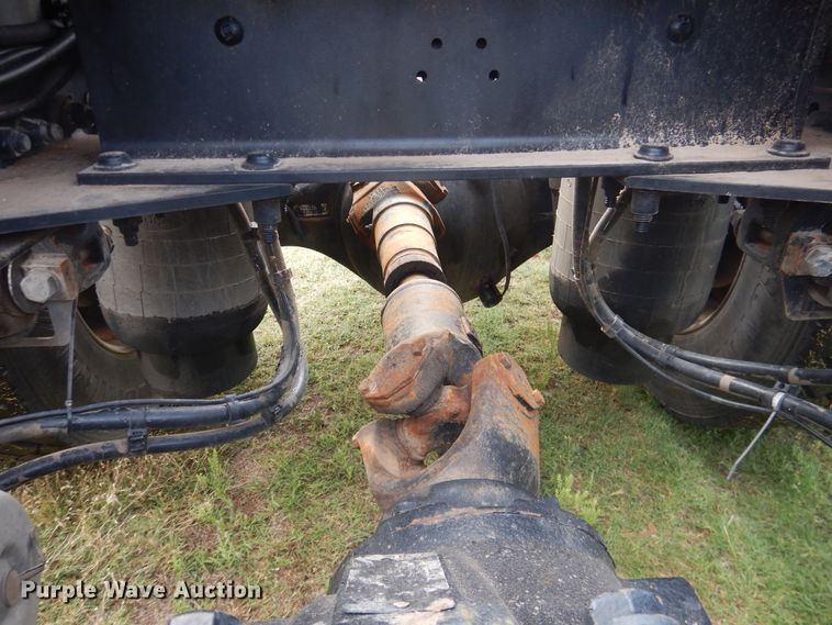 image for item DL0278 2013 Peterbilt 579  semi truck