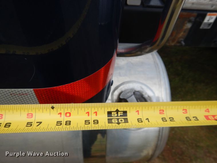 image for item DL0278 2013 Peterbilt 579  semi truck