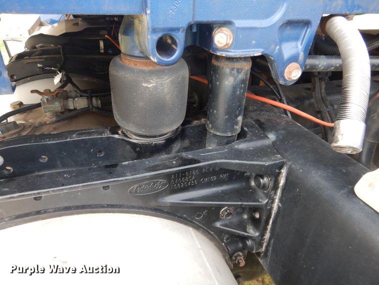 image for item DL0278 2013 Peterbilt 579  semi truck