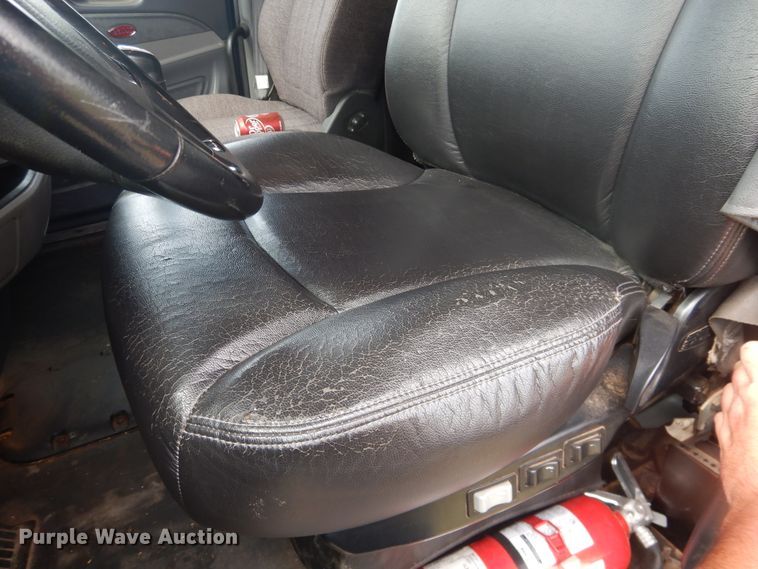 image for item DL0278 2013 Peterbilt 579  semi truck